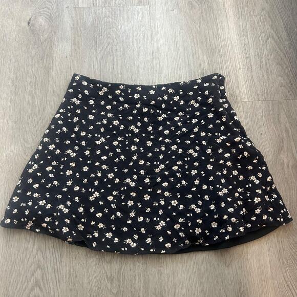 Rsq flower mini skirt large - Picture 1 of 3